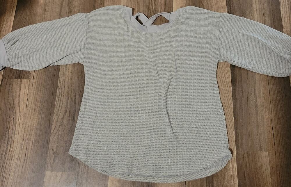 Chenault Gray Knit 3/4 Sleeve Cross Back Light Weight Sweater Size L